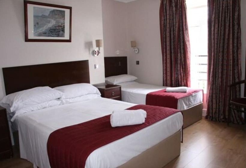 בית מלון כפרי Ambassador