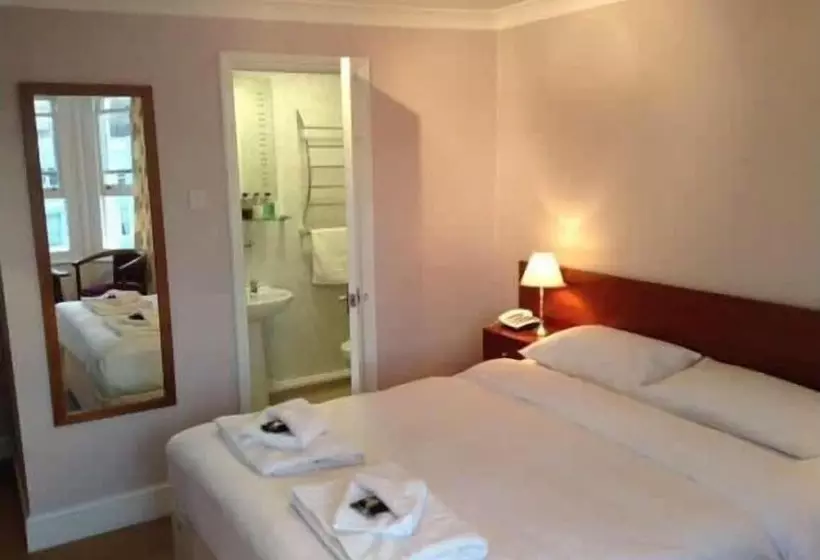 ホテル Ambassador