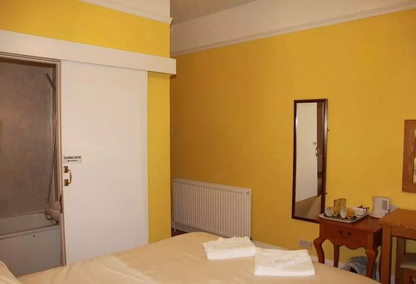 ホテル Ambassador