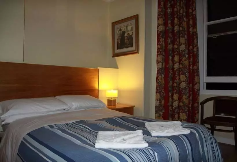 ホテル Ambassador