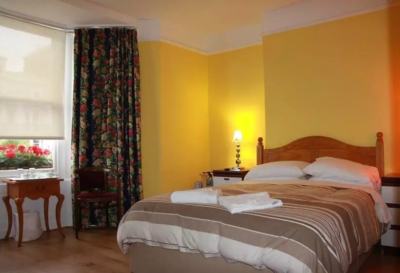 ホテル Ambassador