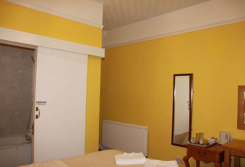 בית מלון כפרי Ambassador