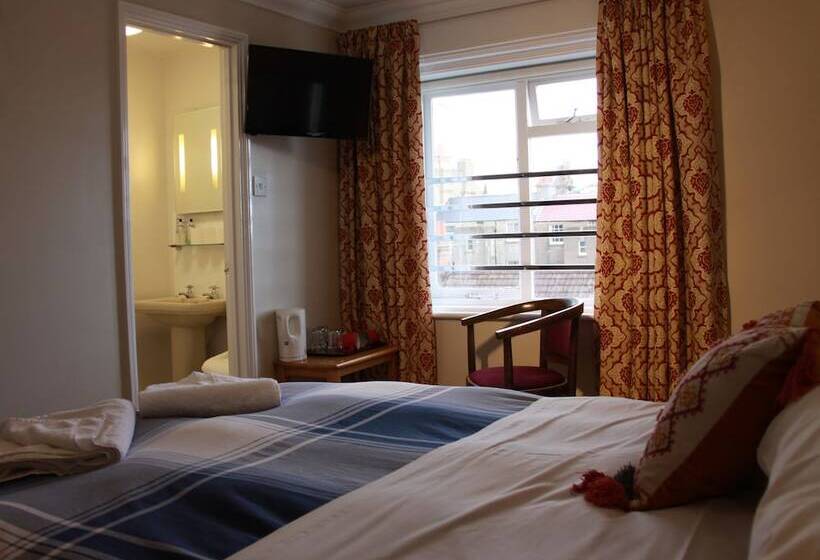 בית מלון כפרי Ambassador