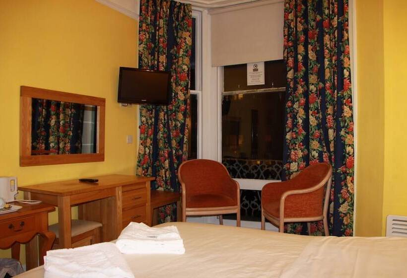 בית מלון כפרי Ambassador