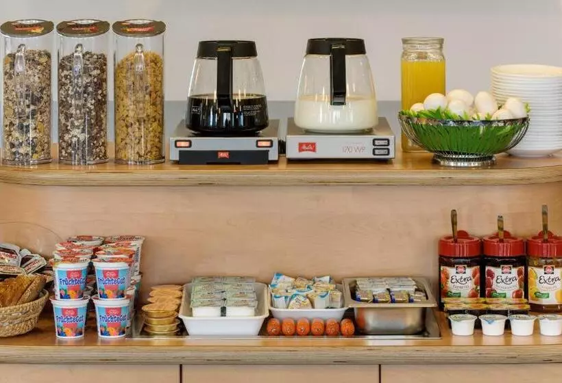 Отель Ibis Budget Berlin Hoppegarten