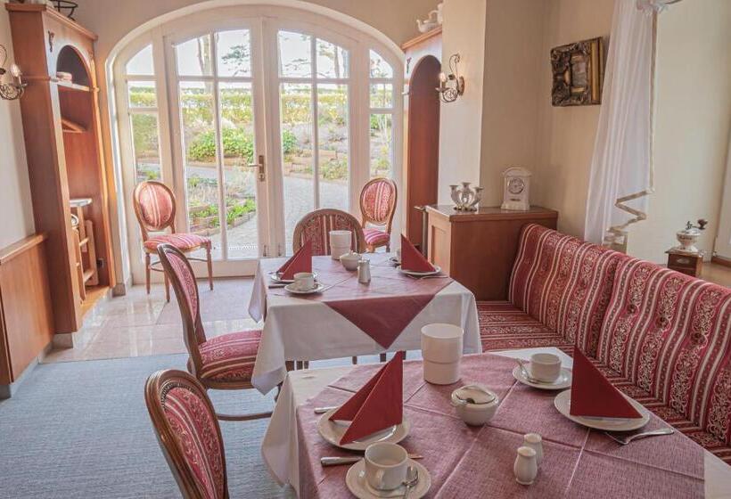 בית מלון כפרי Imperial Rügen