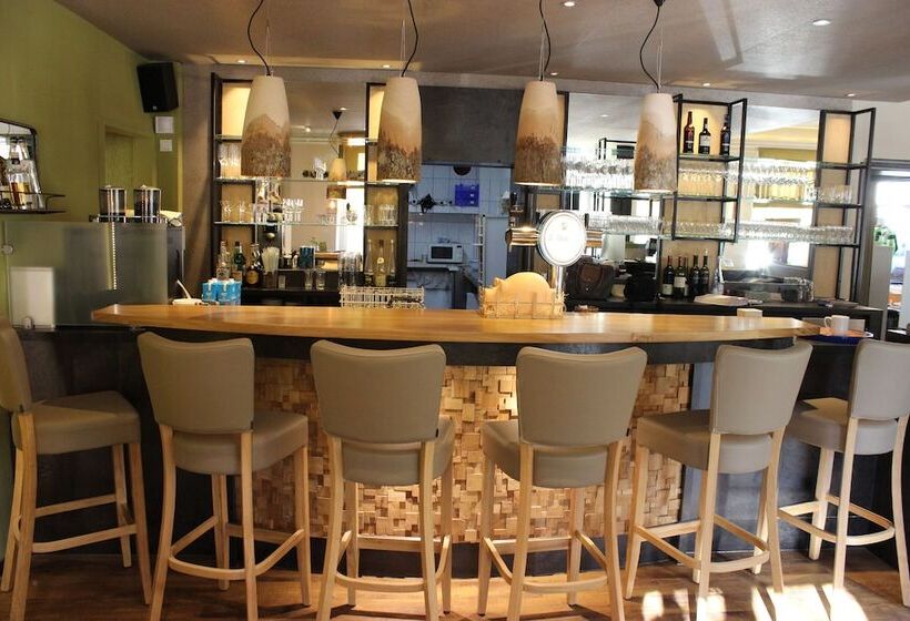 فندق Restaurant Zum Schlossberg