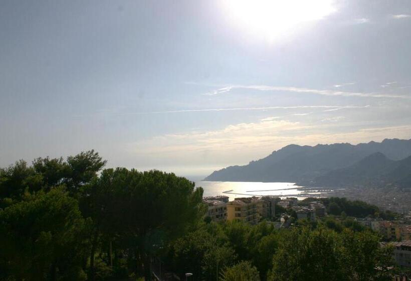 تختخواب و صبحانه Verde Smeraldo