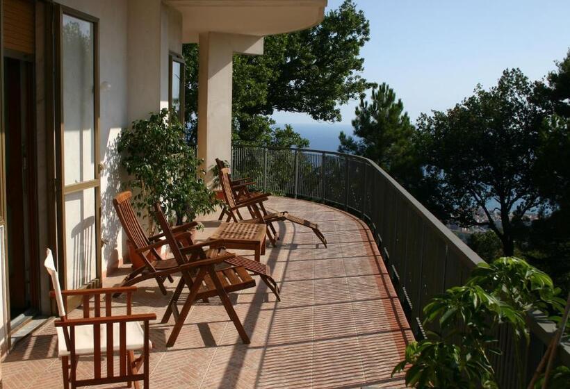 تختخواب و صبحانه Verde Smeraldo