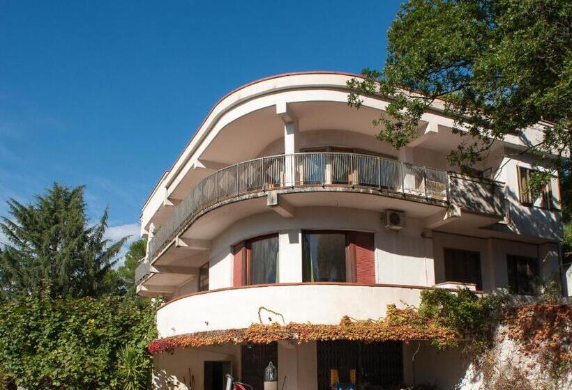 تختخواب و صبحانه Verde Smeraldo