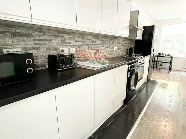 Immaculate 1 Bedroom Flat In Orpington