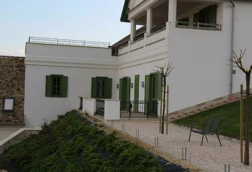 Majatalo Takler Kúria