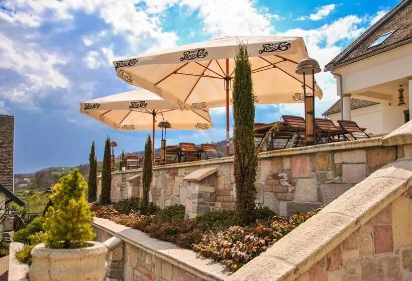 Majatalo Takler Kúria