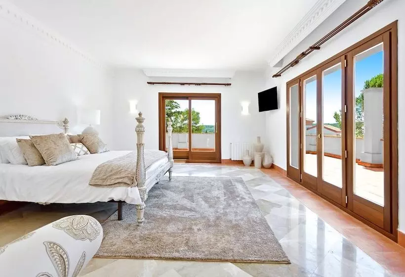 Yolo Spaces   Sotogrande   White House Villa