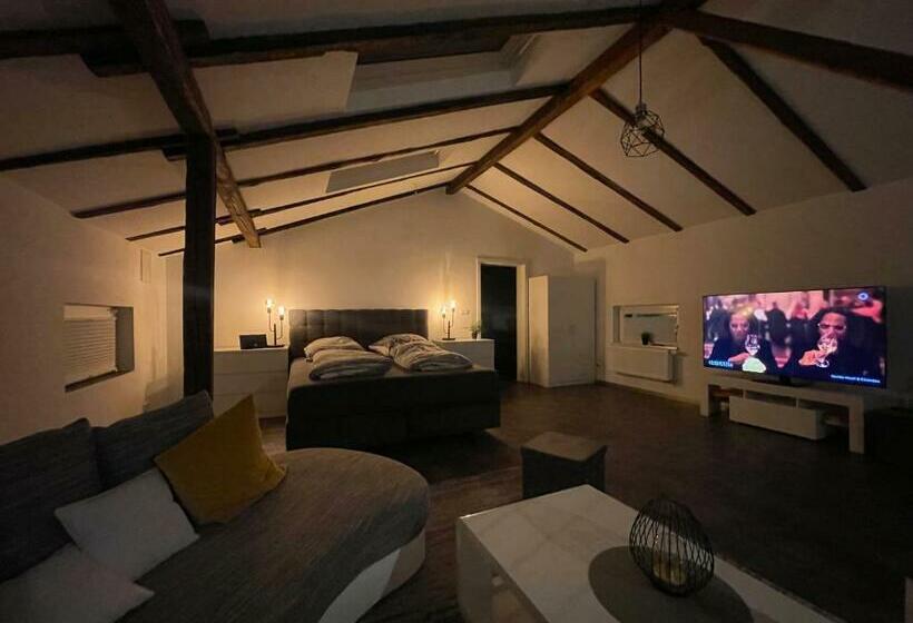 Gleis 13 The Loft Im Ehemaligen Lokschuppen