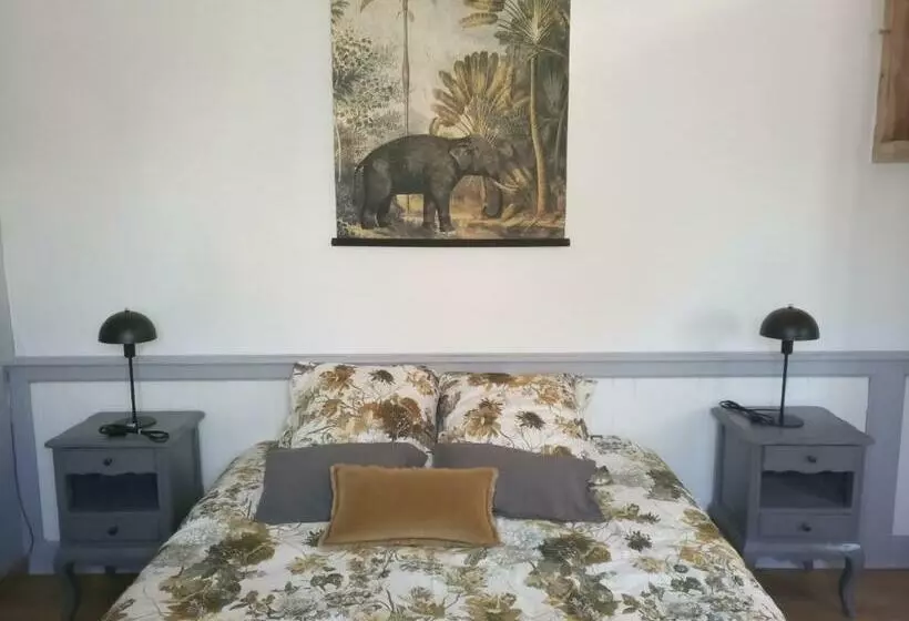 ベッドアンドブレックファースト Chambre D Hôtes, Aux Tuileries