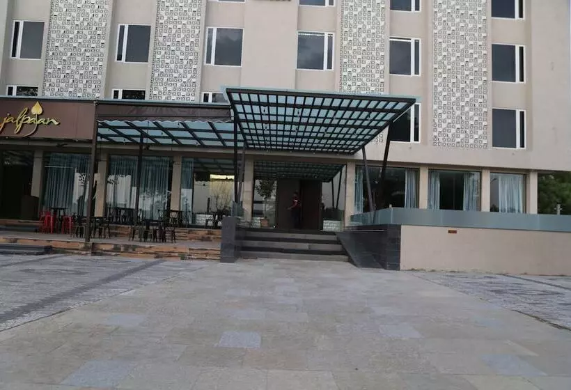 Hotelli Ruturaj Regency