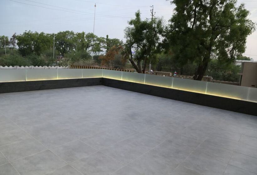 Отель Ruturaj Regency