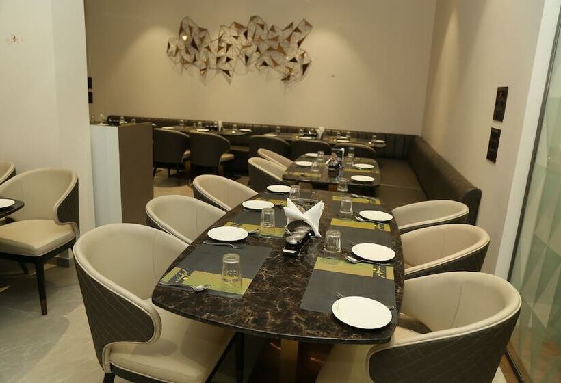 Отель Ruturaj Regency