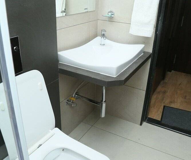 Отель Ruturaj Regency