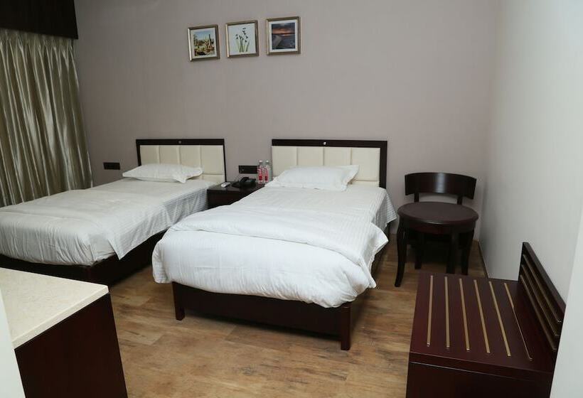 Отель Ruturaj Regency