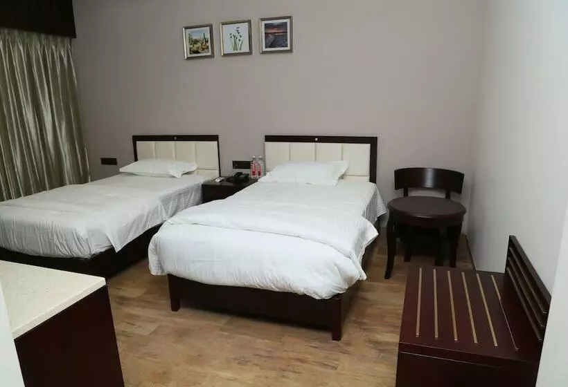 Hotelli Ruturaj Regency