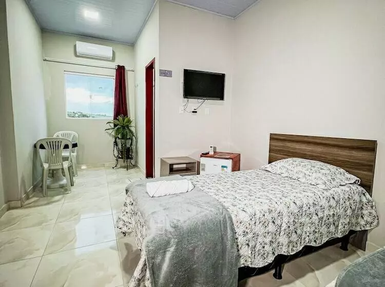 ペンション Pousada Serrana