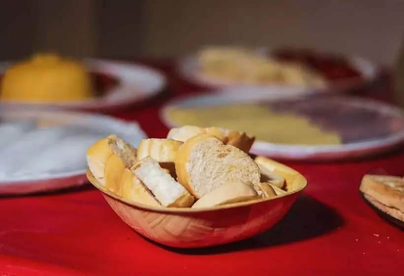 ペンション Pousada Serrana