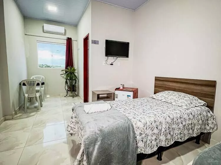 ペンション Pousada Serrana