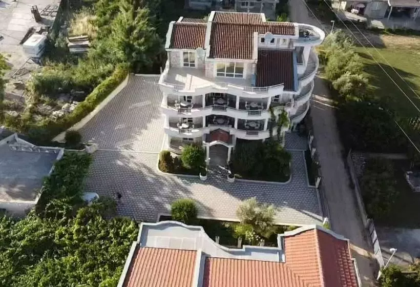 Meti Apartments