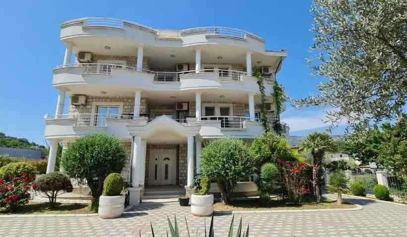 Meti Apartments