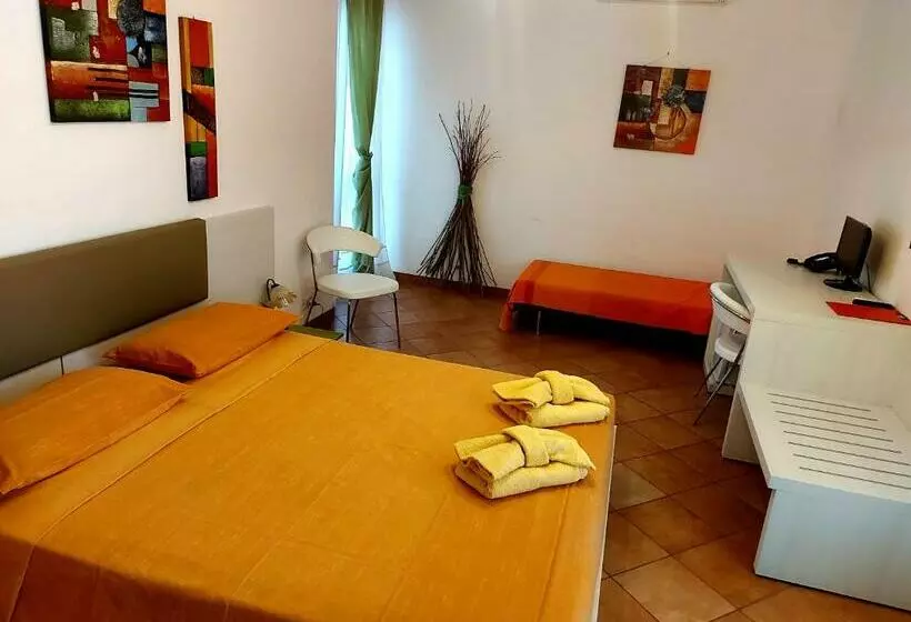 ペンション Room In Guest Room   Spend Little And Enjoy Sicily