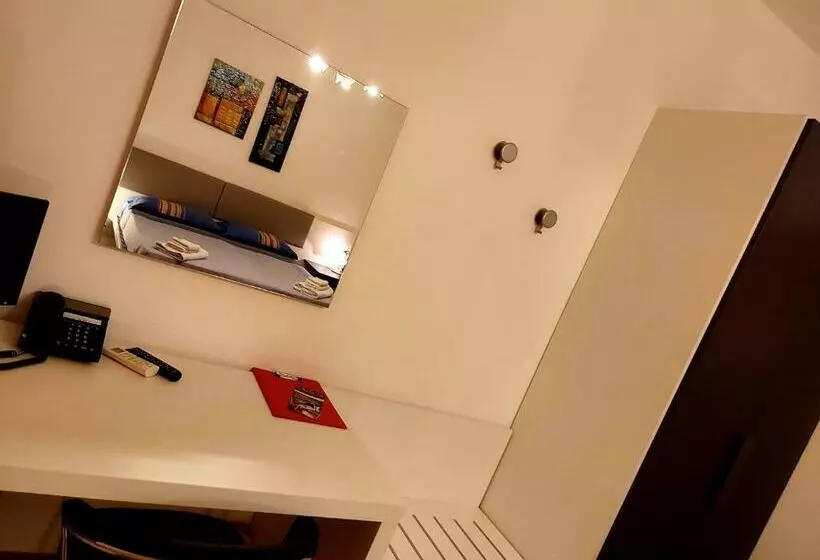 ペンション Room In Guest Room   Spend Little And Enjoy Sicily