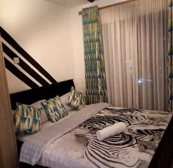 هاستل Zola S Serviced Apt