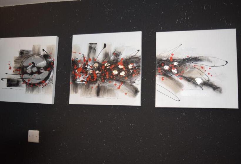 هاستل Zola S Serviced Apt