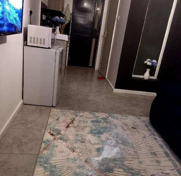 هاستل Zola S Serviced Apt