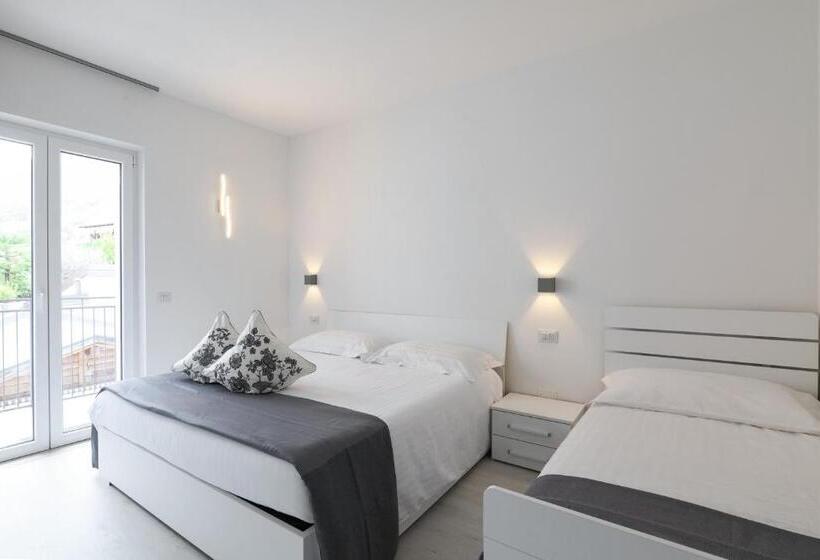 Borgo Degli Ulivi Residence Di Olympic Garda Lake