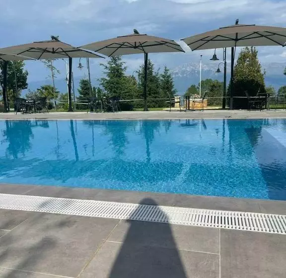 Toka Hotel Restaurant