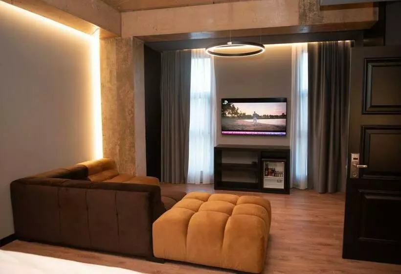 Toka Hotel Restaurant