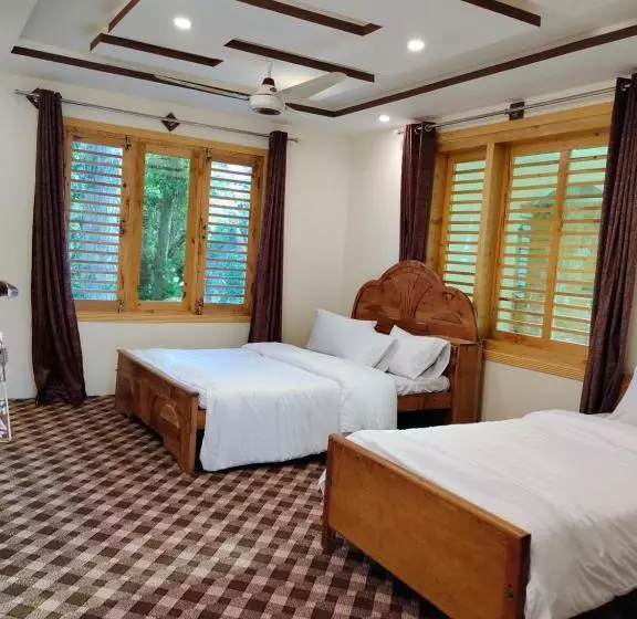 پانسیون Pyramid Lodge