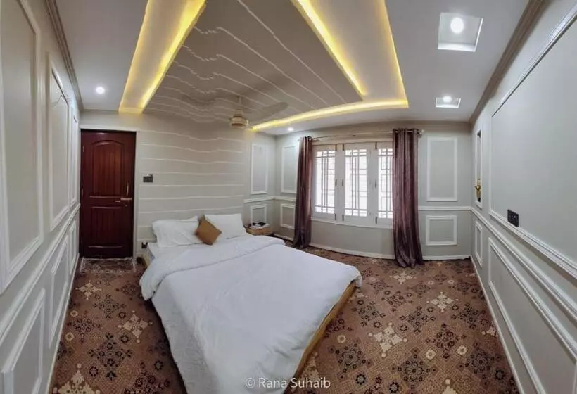 پانسیون Pyramid Lodge