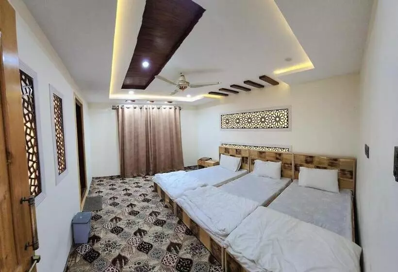 پانسیون Pyramid Lodge