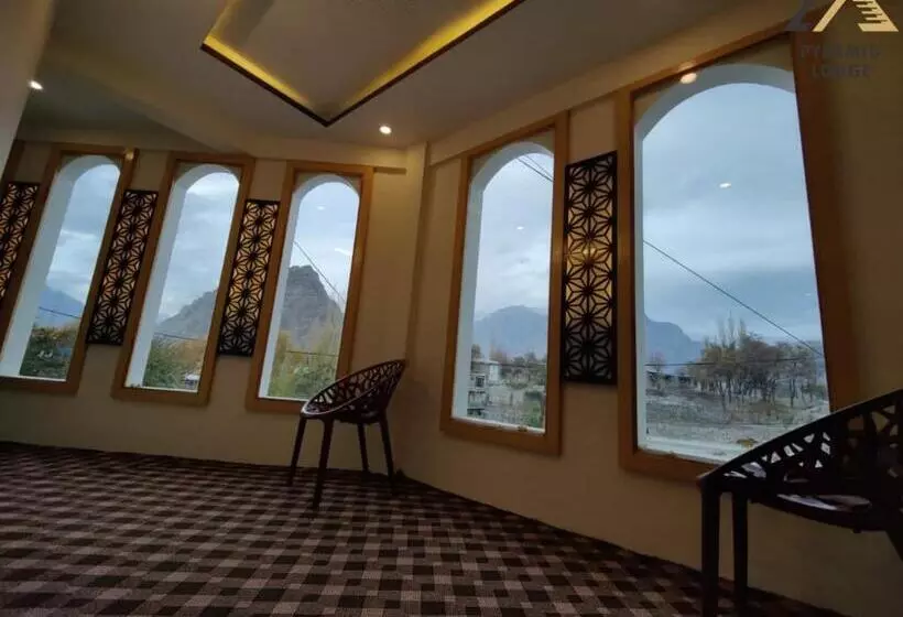 پانسیون Pyramid Lodge
