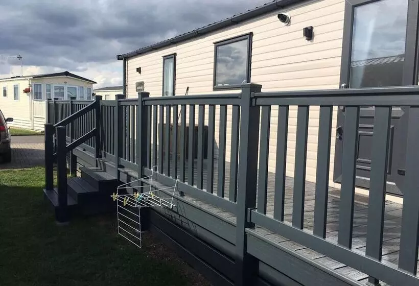 Prime Location 3 Bed Chalet In Seal Bay, Selsey