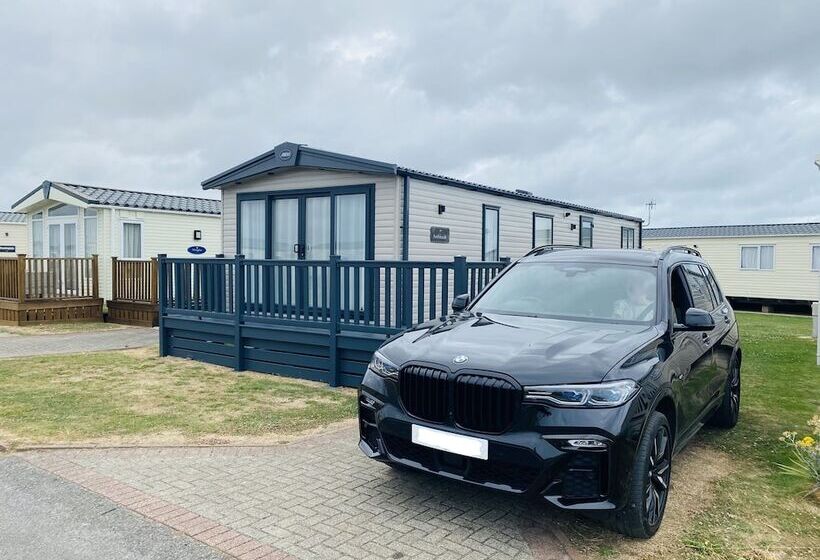 Prime Location 3 Bed Chalet In Seal Bay, Selsey