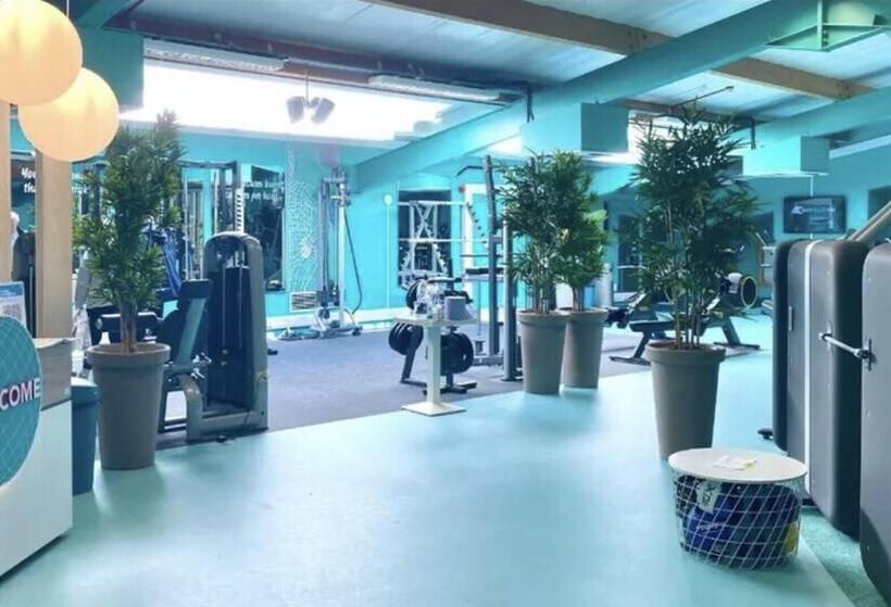 Prime Location 3 Bed Chalet In Seal Bay, Selsey