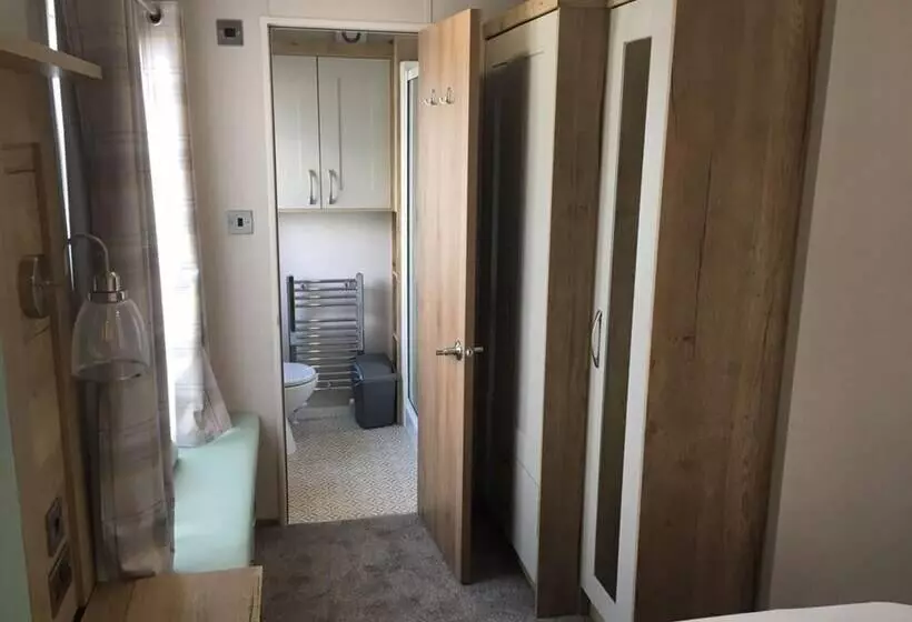 Prime Location 3 Bed Chalet In Seal Bay, Selsey