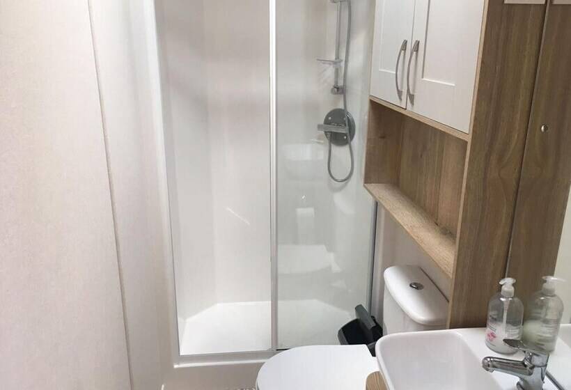 Prime Location 3 Bed Chalet In Seal Bay, Selsey