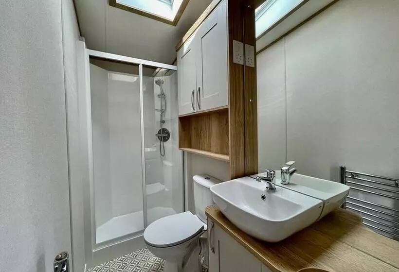 Prime Location 3 Bed Chalet In Seal Bay, Selsey