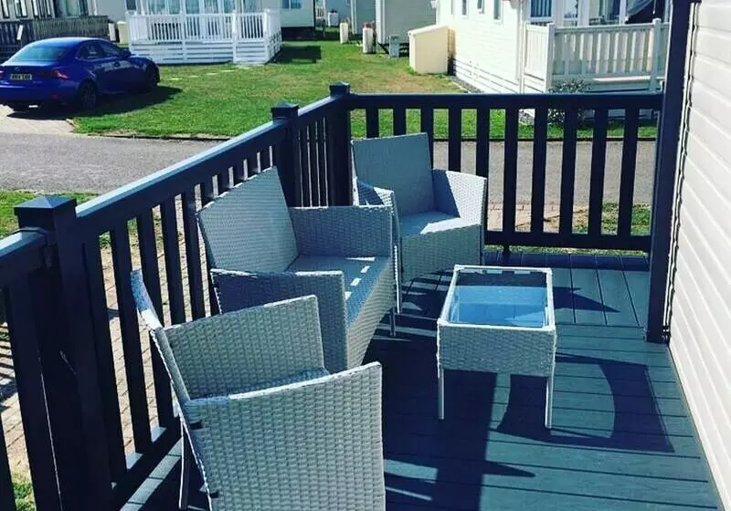 Prime Location 3 Bed Chalet In Seal Bay, Selsey